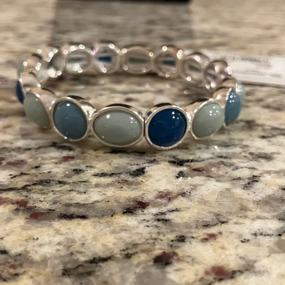 Liz Claiborne Blue & Silver Oval Accents Stretch Bracelet Business Casual Beach - Picture 6 of 6